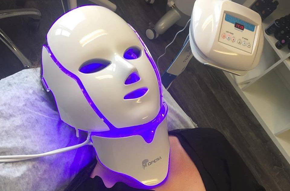 PROVA LA MASCHERA A LED - La terapia di ringiovanimento del viso che piace  tanto alle STAR!